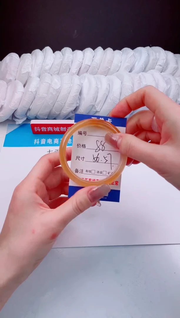 【闪购商品】石英质玉手镯未镶嵌锦鲤-56
