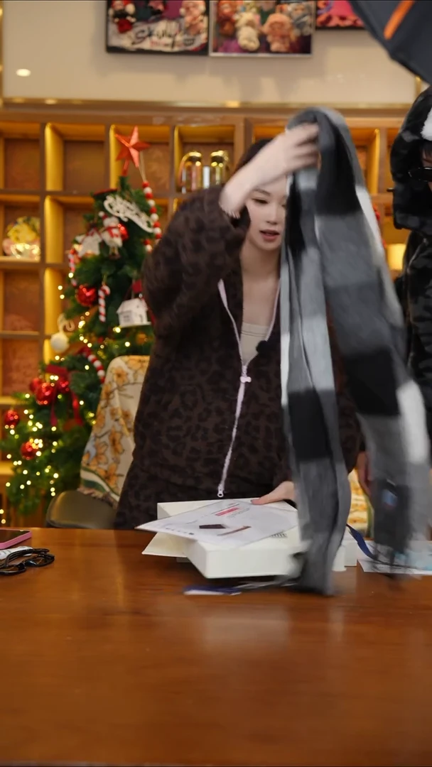 陶110-黑灰小熊围巾【CF6253】