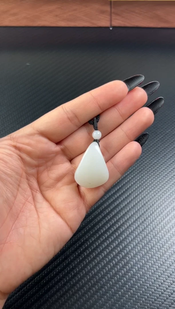 吊坠(赠链)未镶嵌和田玉米达微色差M