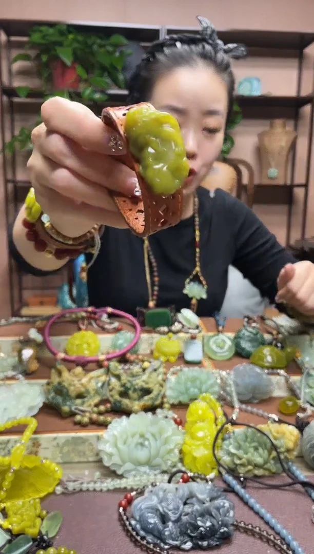 未镶嵌岫玉吊坠多样性发货发其中之一