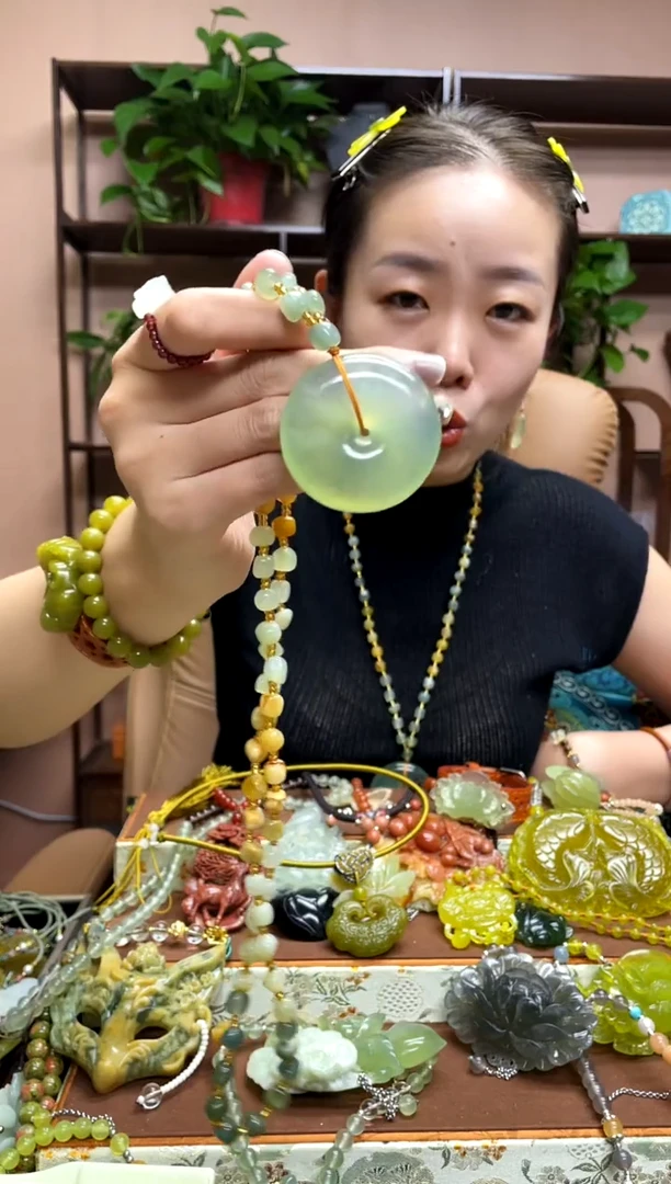 未镶嵌岫玉吊坠·