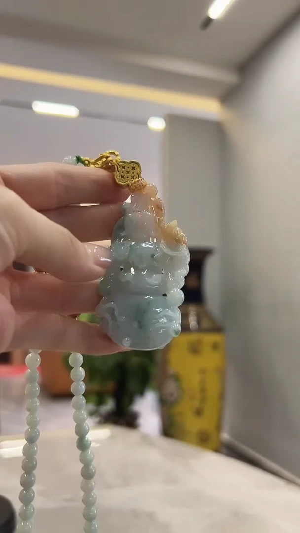翡翠未镶嵌颈饰葫芦