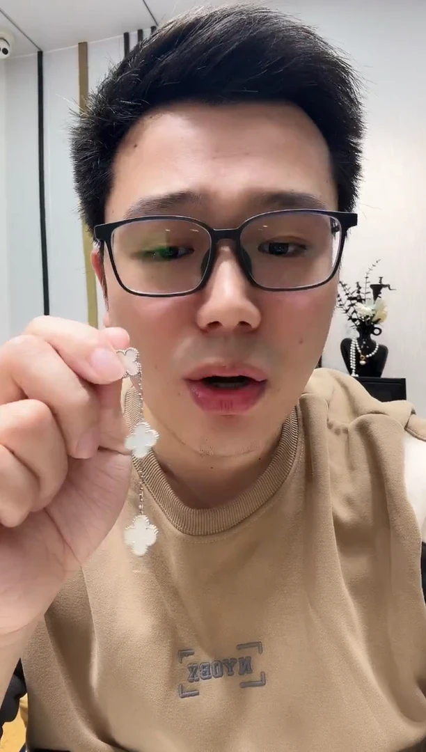 18K金镶嵌贝壳（贝母）手链大*?白色k白，五花手链