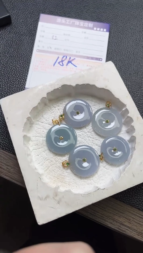 18K金镶嵌挂件翡翠平安扣多样性/发一件（配链）