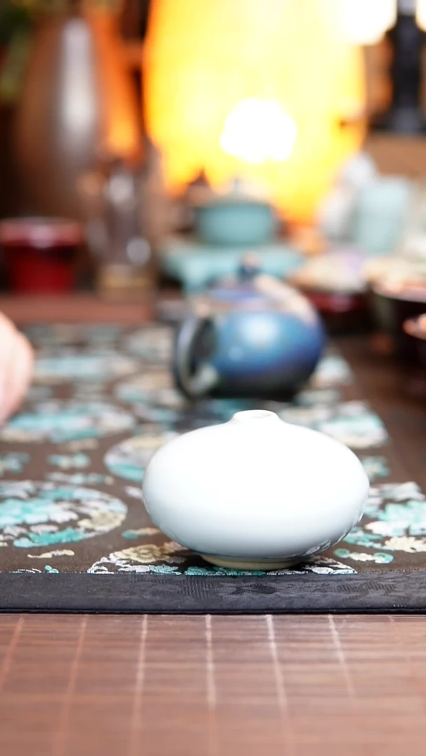 豆豆瓶 月白 钧瓷盖置