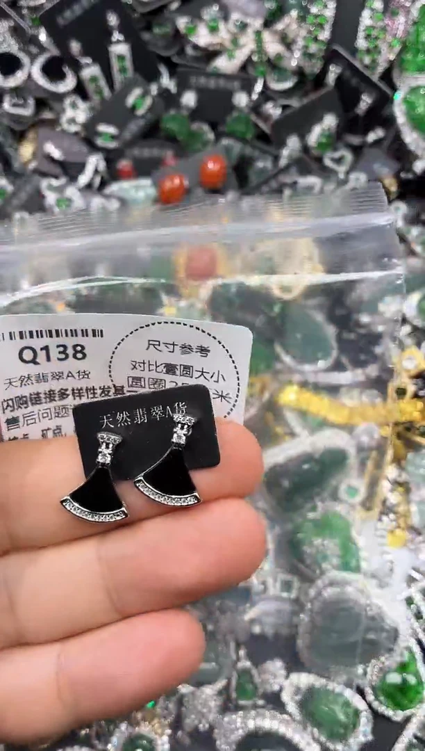 颈饰未镶嵌翡翠Q138耳钉