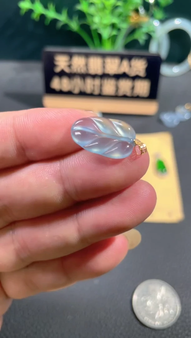 翡翠18K金镶嵌颈饰翡翠