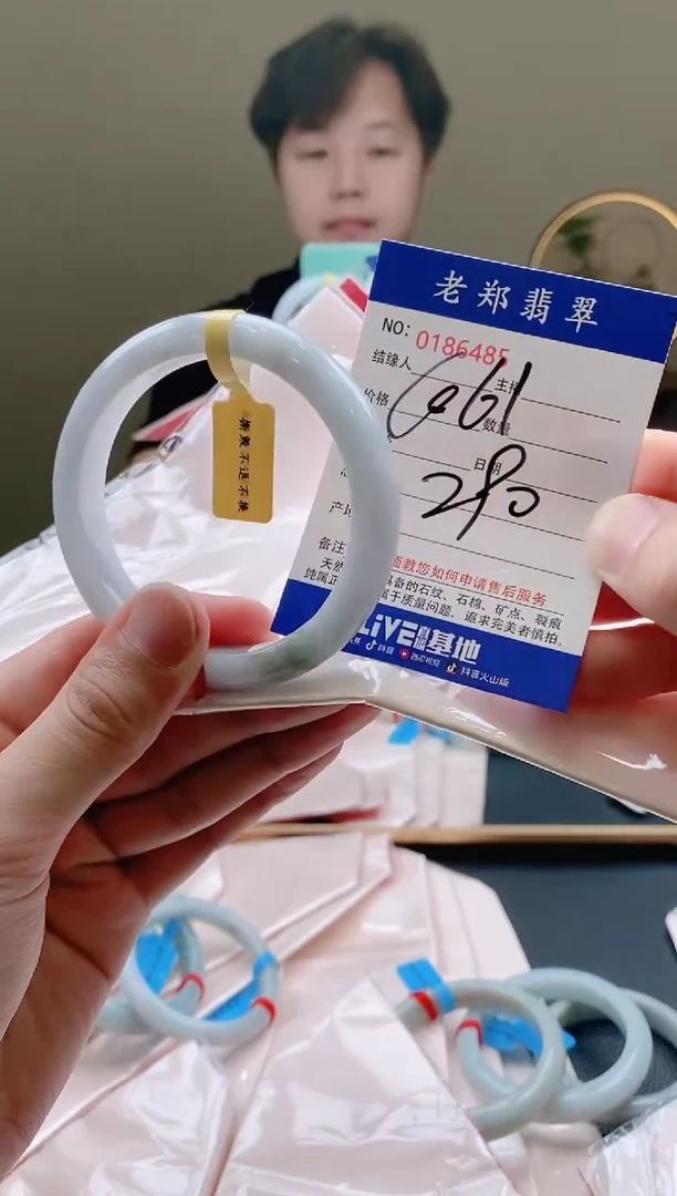 翡翠手镯未镶嵌AAAAAAA
