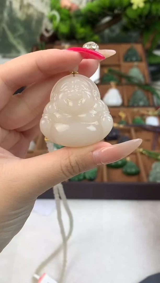 颈饰未镶嵌和田玉吊坠