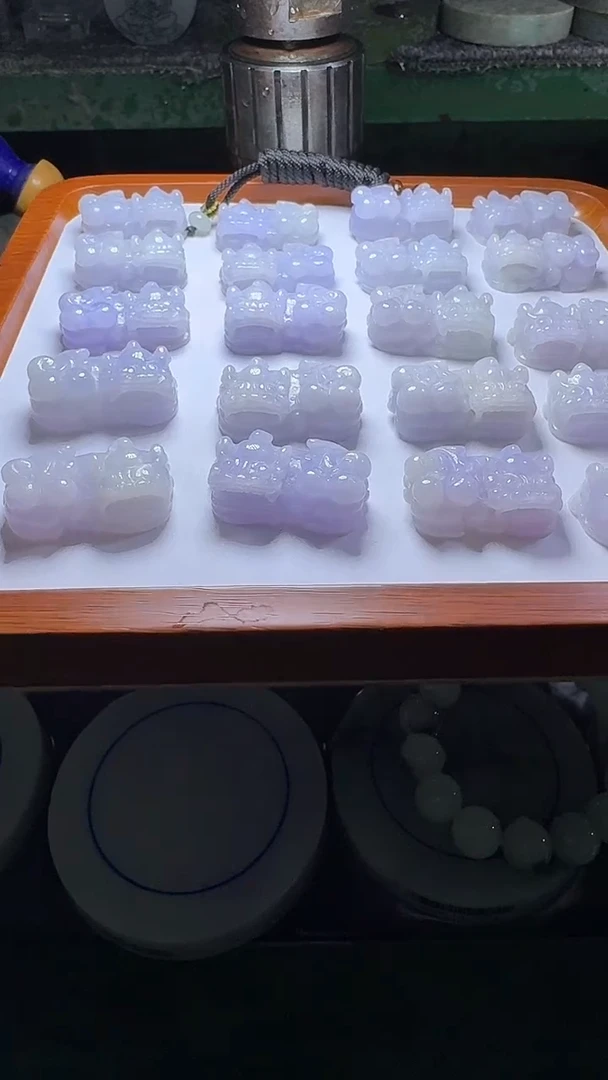 翡翠未镶嵌颈饰貔貅多样性发一件