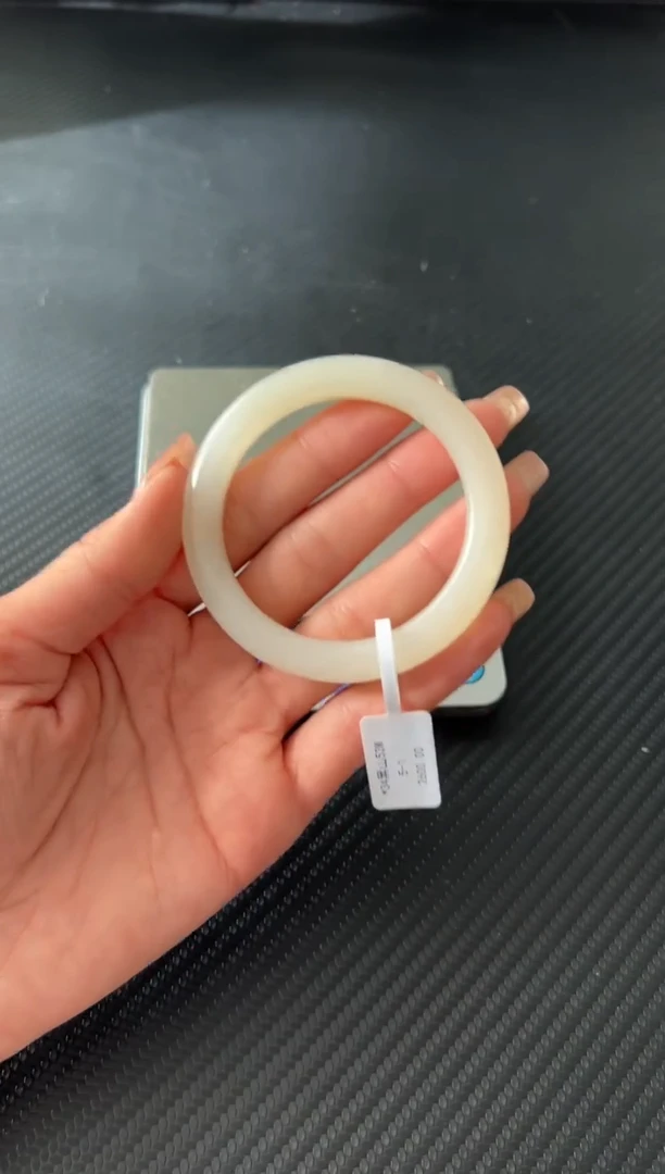 未镶嵌手镯和田玉黑山微色差53M