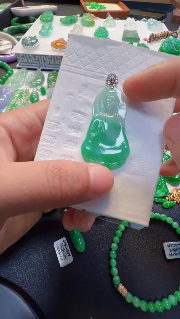 翡翠18K金镶嵌吊坠(不含链)1500
