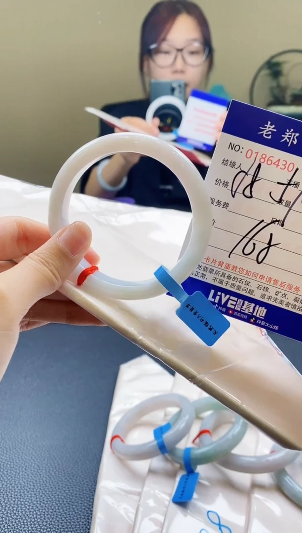 翡翠手镯未镶嵌AAAAA