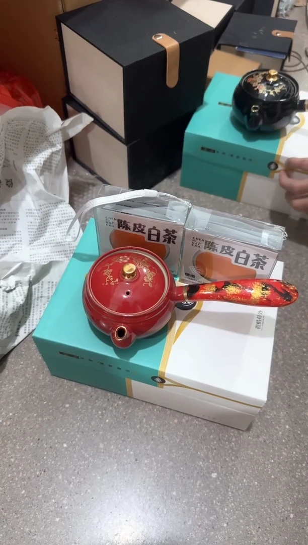 @@          B127红色+两盒旅行白茶