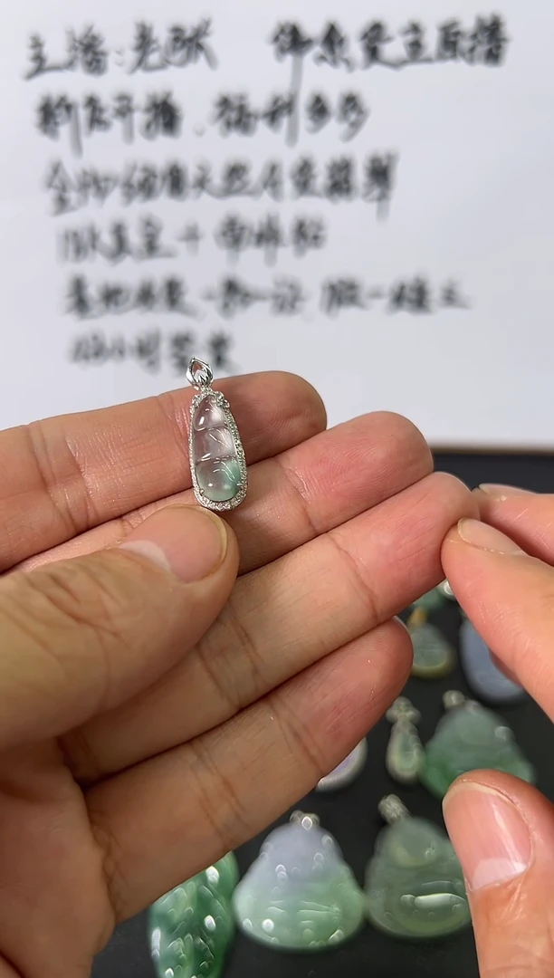 吊坠(不含链)18K金镶嵌翡翠缅甸a货翡翠18k金钻镶嵌福豆