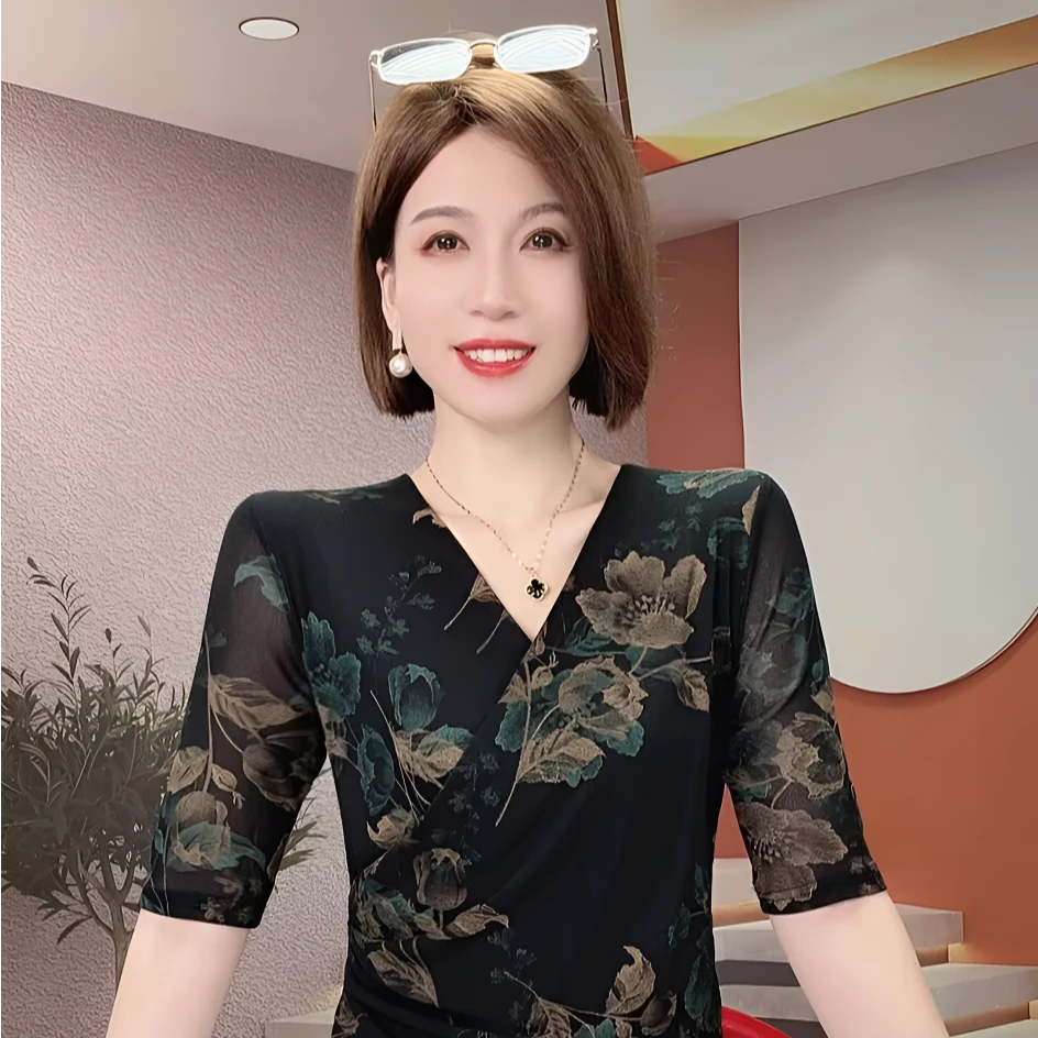 网纱半袖交叉V领花色T恤女士气质网纱打底衫设计感印花上衣大码潮