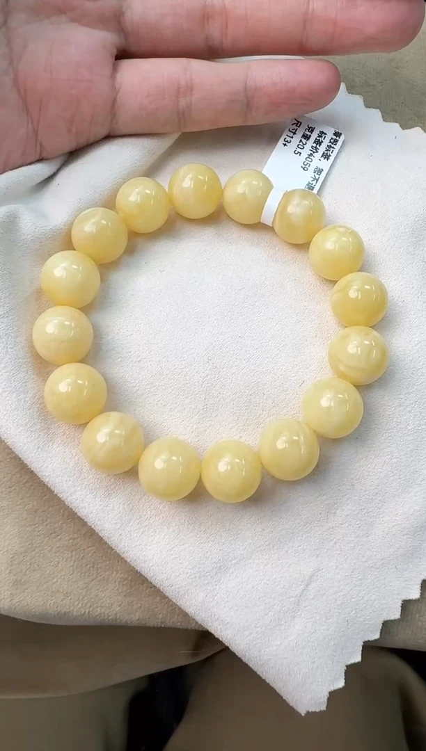 手串蜜蜡未镶嵌?****。蜜蜡手串