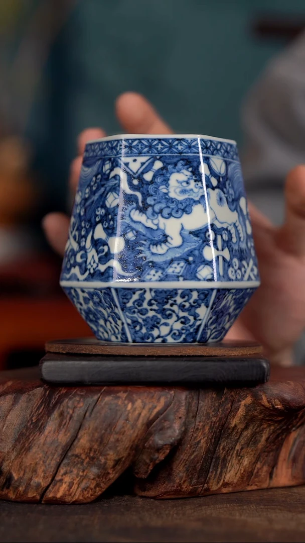 含真藏古狮子杂宝六角威士忌杯