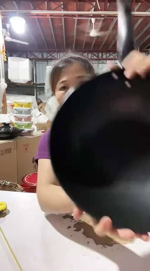 瑕疵33黑色手把炒锅