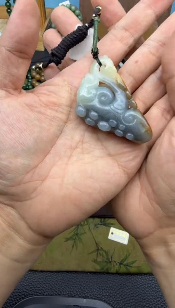 颈饰未镶嵌和田玉四**?87