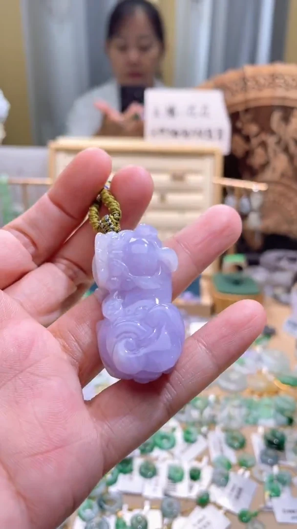 颈饰未镶嵌翡翠貔貅