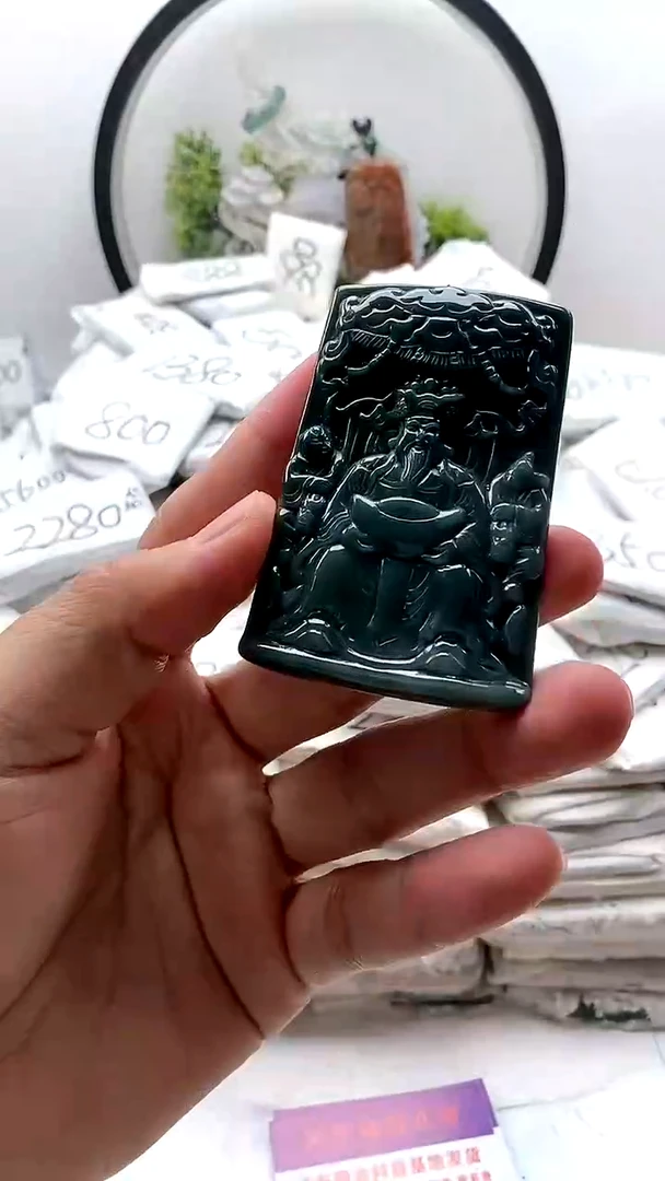 翡翠未镶嵌颈饰财神