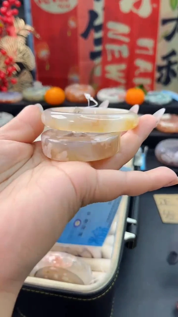 【闪购商品】石英质玉手镯未镶嵌赠送镯心（53圈口