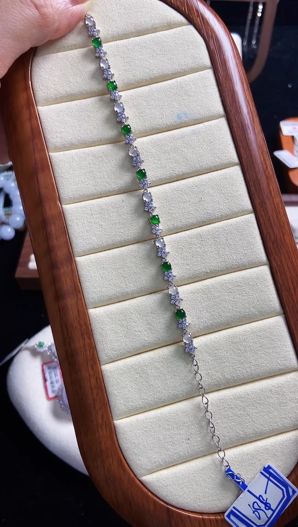 翡翠戒指未镶嵌靓**物手链