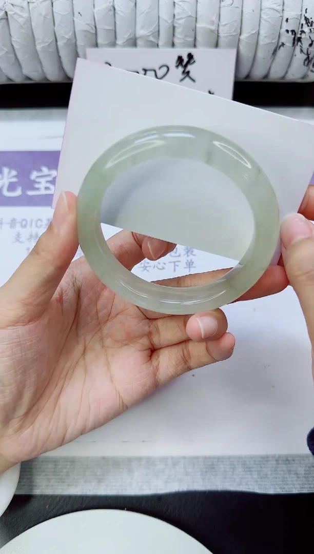 未镶嵌手镯石英质玉78/56.7