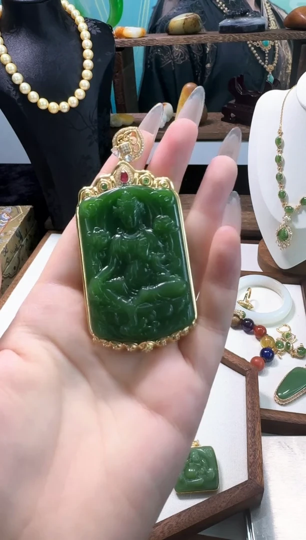和田玉18K金镶嵌颈饰俄料粉绿碧玉度母吊坠 54*36*11mm多样发其一