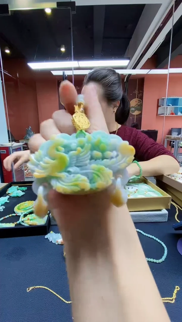 颈饰未镶嵌翡翠吊坠