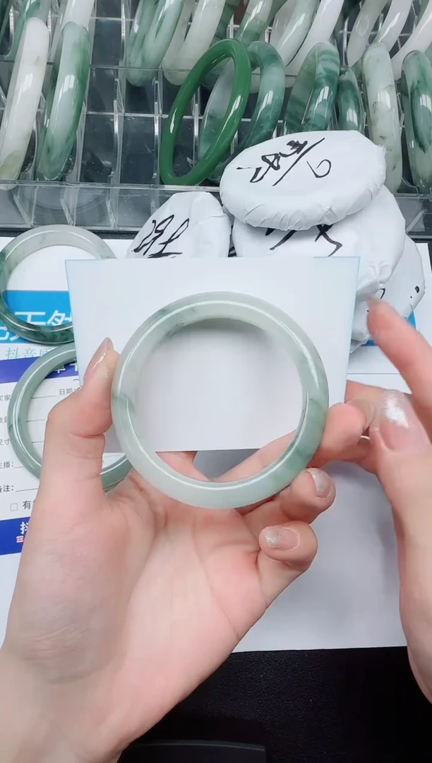 未镶嵌手镯石英质玉241-52.4