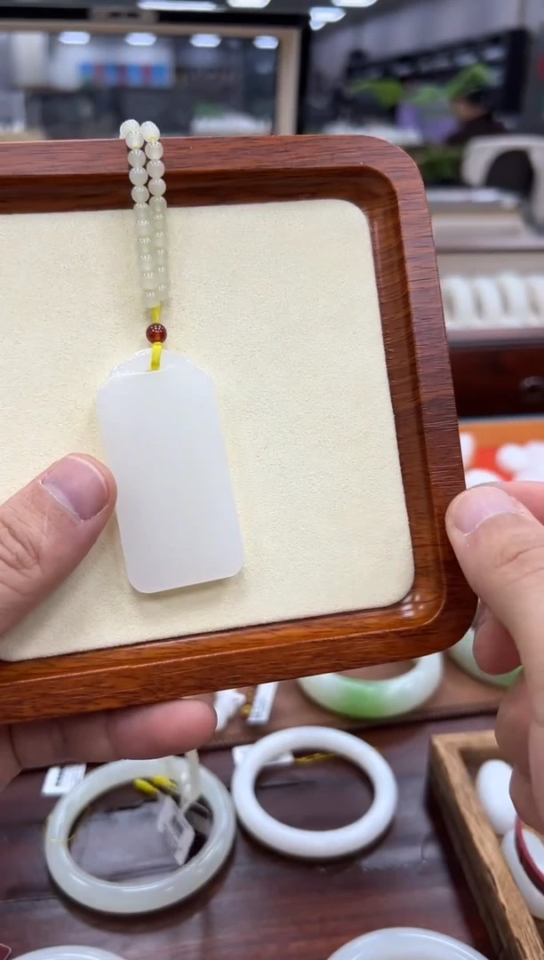 【闪购商品】和田玉吊坠未镶嵌无事牌带链带标