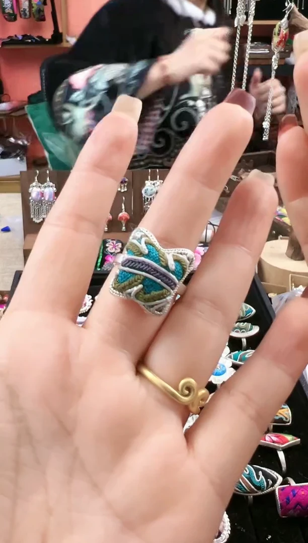 【闪购商品】织绣民族风老绣饰品305