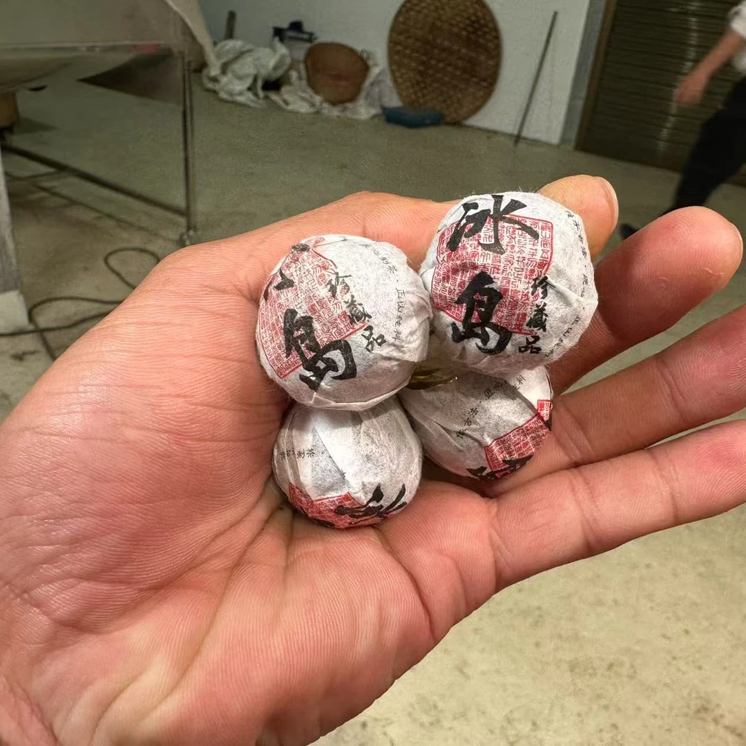 (CN188)jkm/19年春/冰岛坝歪森林野放大树/普洱生茶/8g龙珠（100g)