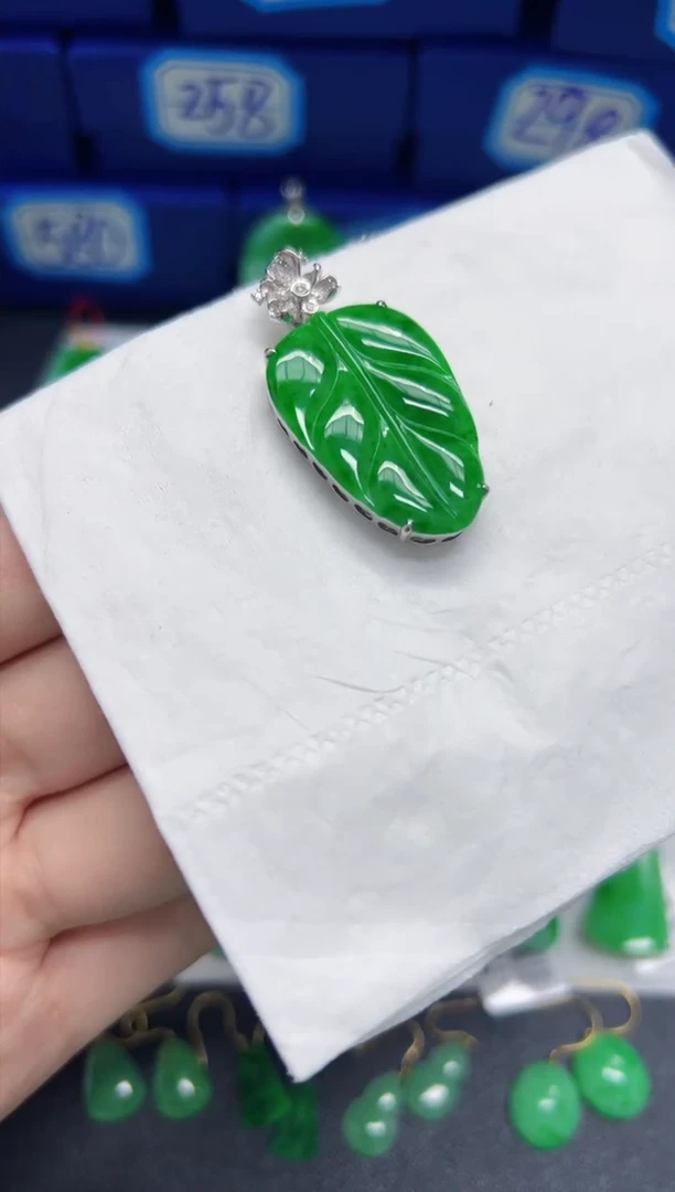 【闪购商品】翡翠颈饰18K金镶嵌Y缅料A货/支持复检/一件