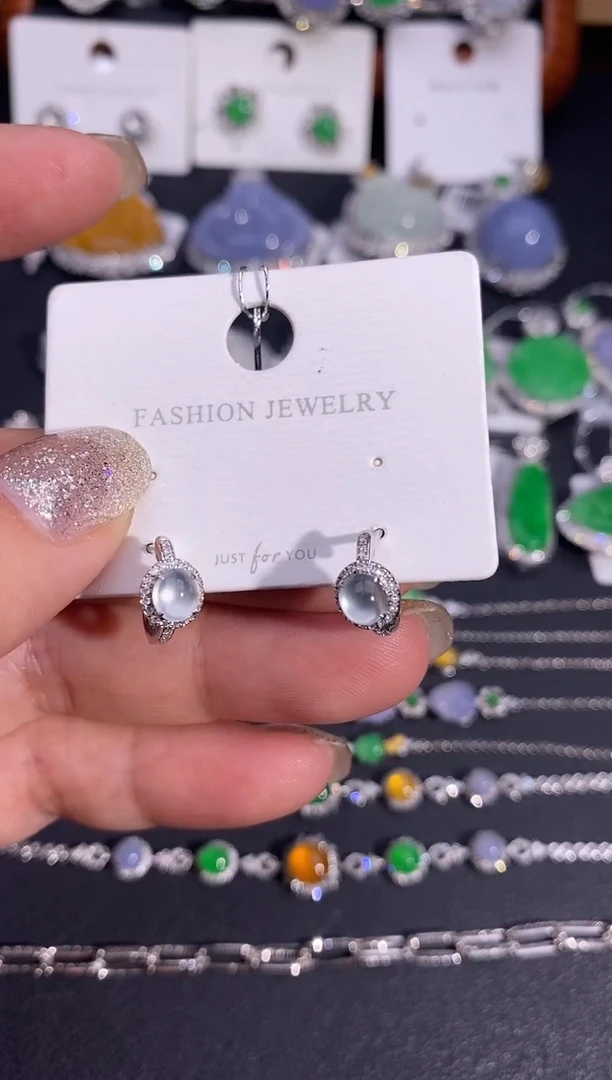 【闪购商品】翡翠耳饰18K金镶嵌耳饰