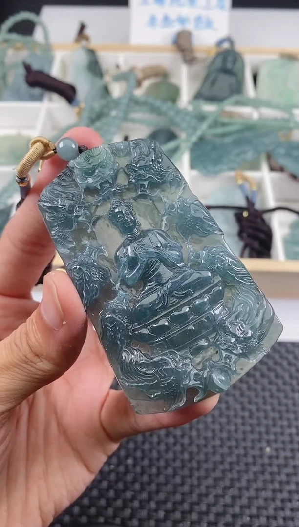 翡翠未镶嵌颈饰