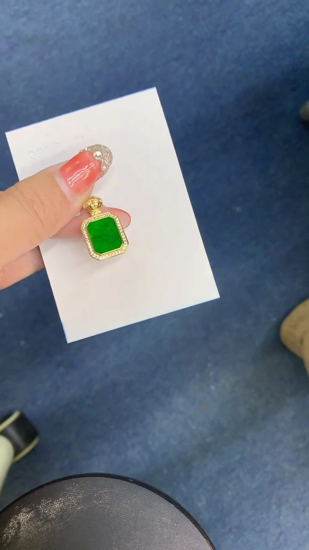 颈饰未镶嵌翡翠1