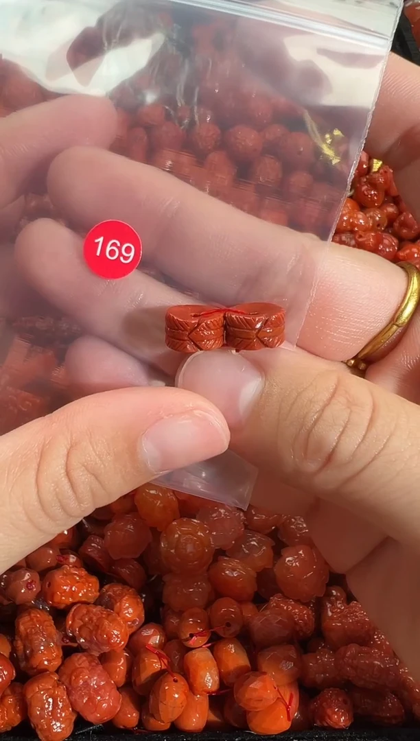 颈饰未镶嵌南红玛瑙1