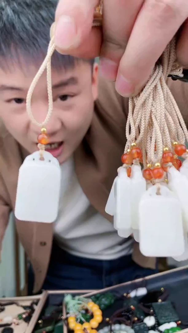 【闪购商品】和田玉挂件未镶嵌拍一发一，多样性发货！