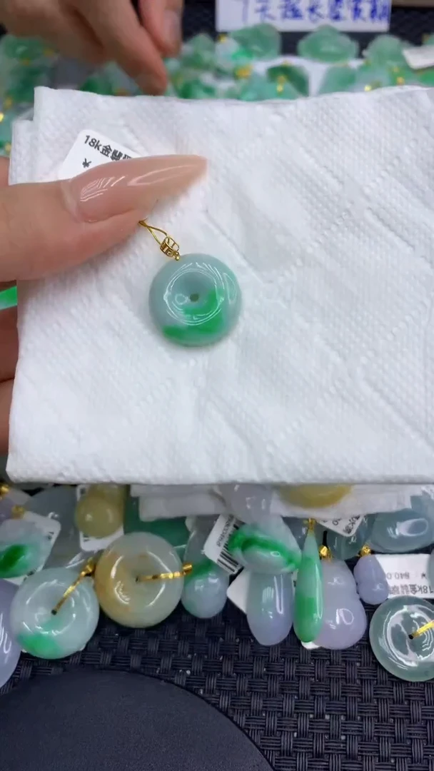 翡翠18K金镶嵌颈饰11111111