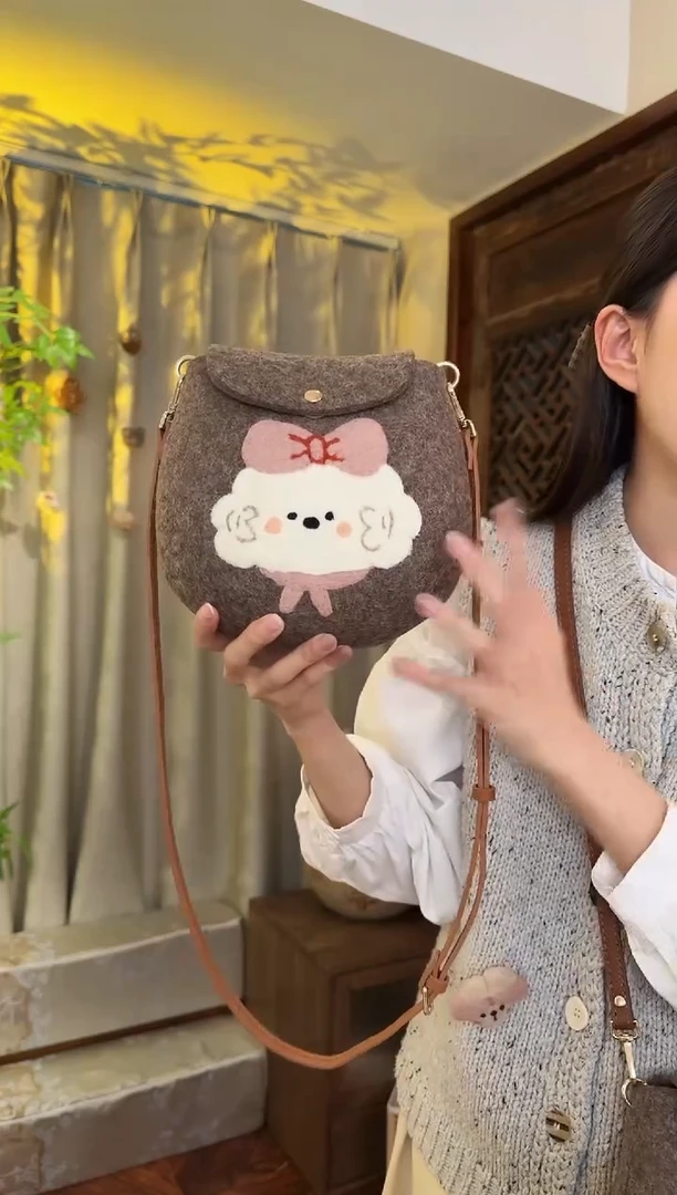 羊毛非遗纯手工包  蛋蛋包比熊