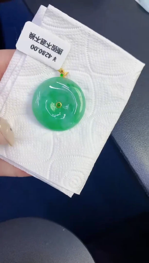颈饰18K金镶嵌翡翠缅甸天然翡翠A货