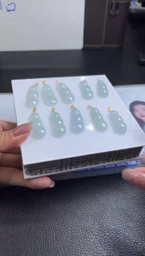 【闪购商品】翡翠颈饰18K金镶嵌M130 多样性发一件/配绳子