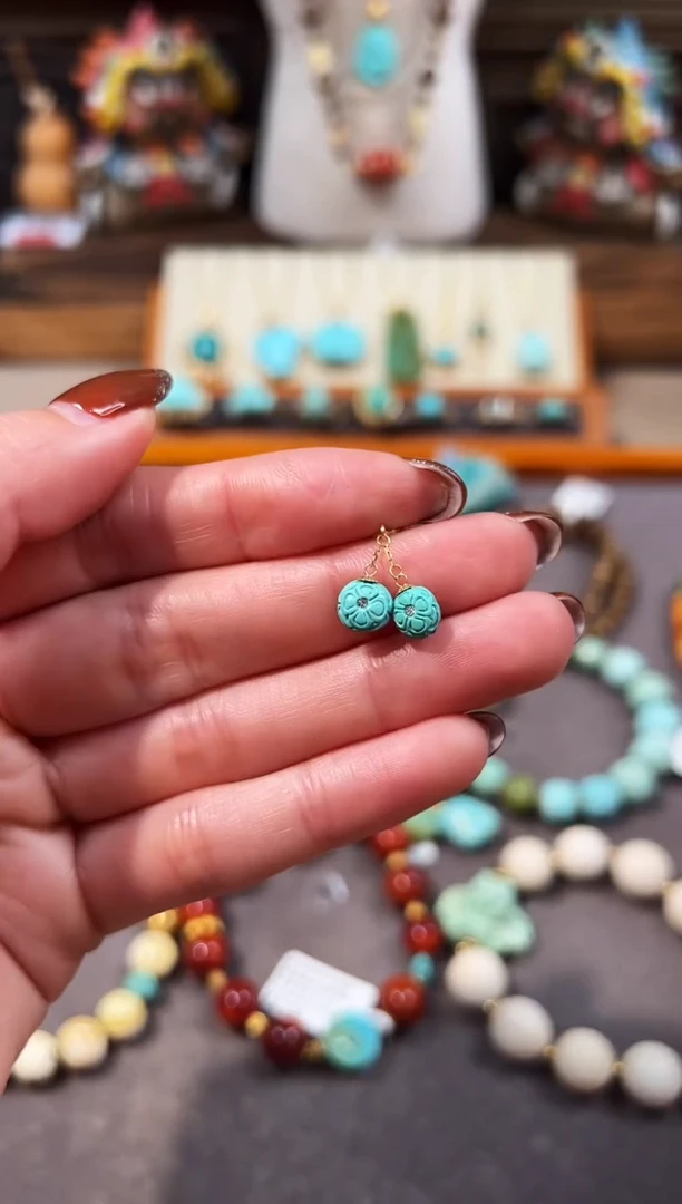 18K金镶嵌绿松石提溜小花