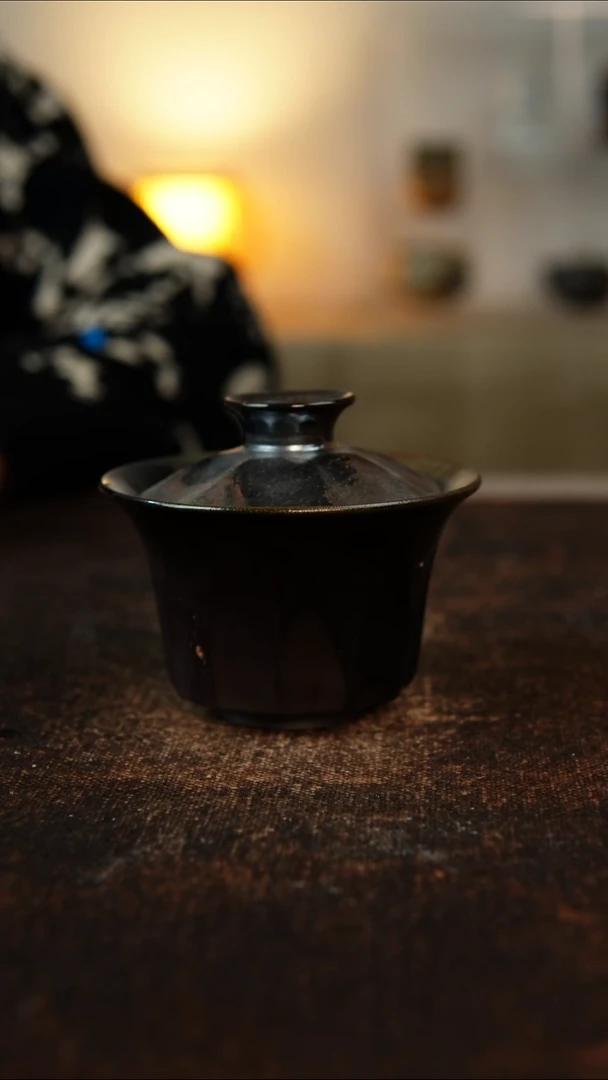 161     乌金盖碗         微瑕