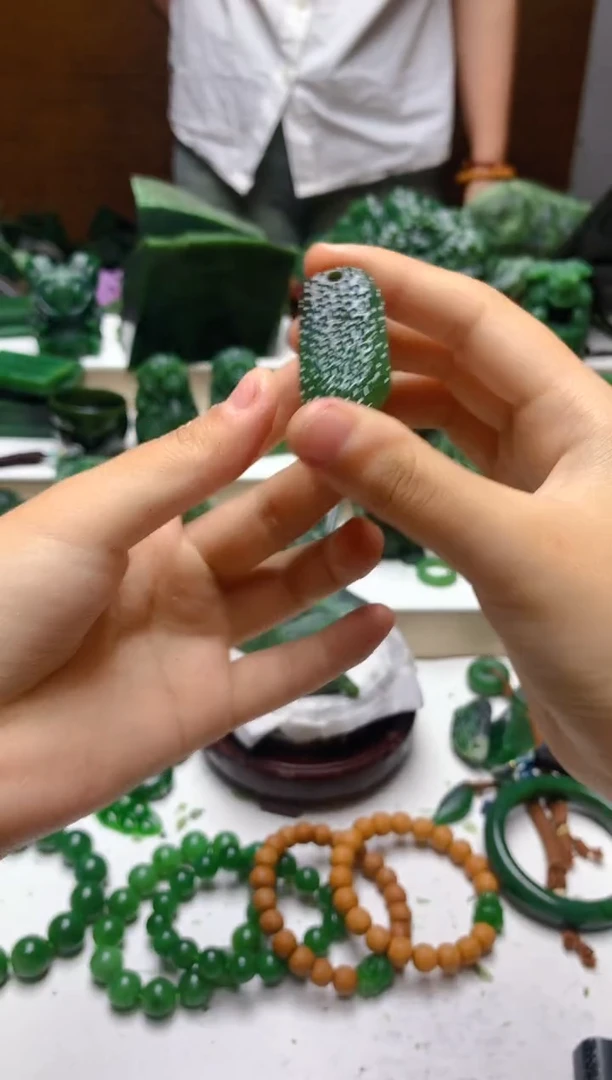 未镶嵌和田玉（碧玉）珠宝半成品随机发货一个