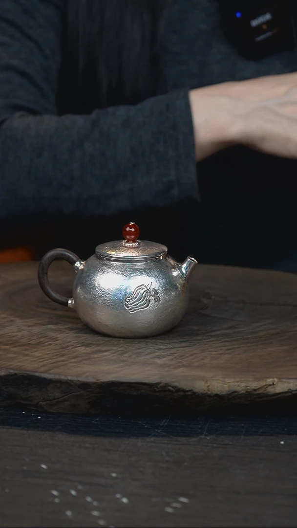 手工锤纹泡茶壶佛手瓜银壶999