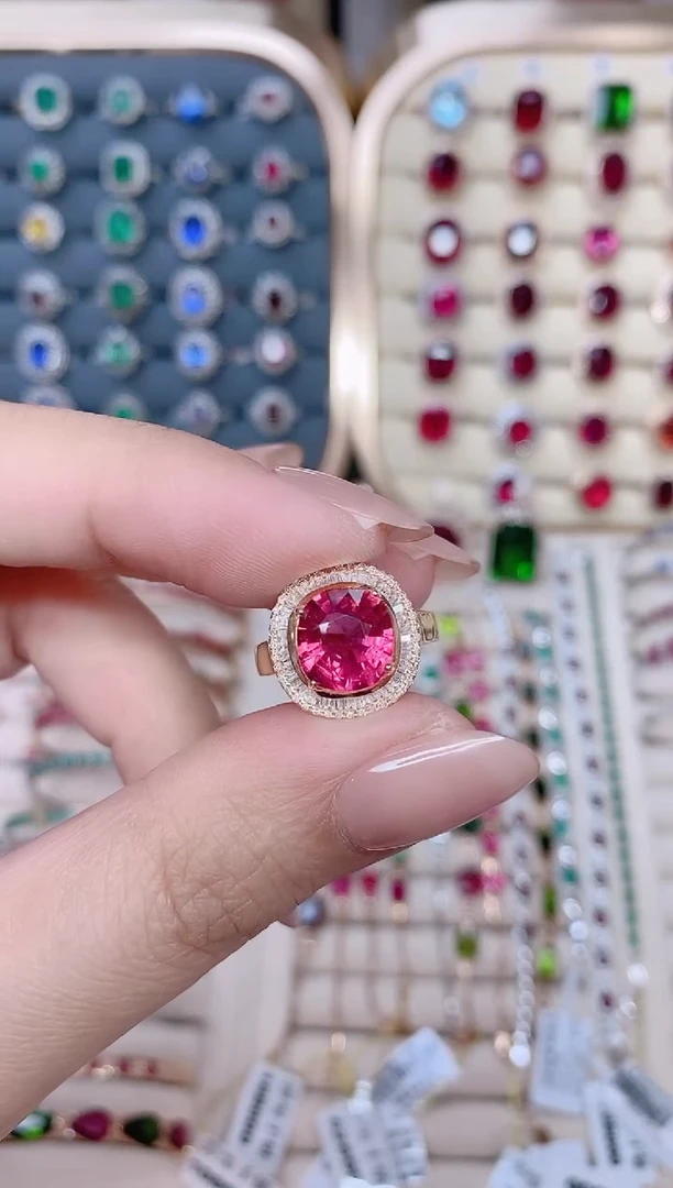 18K金镶嵌碧玺戒指碧玺2.8ct